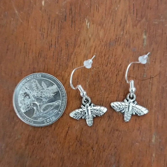 Bee Earrings - Picture 1 of 1